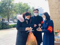 官渡区委常委、统战部长周乐到社区看望疫情防控值守律师
