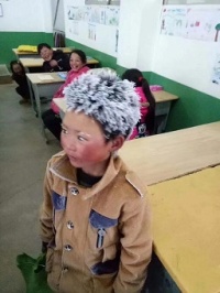 诗歌冰花男孩：昭通“冰花”男孩冒冰霜上学造型走红人民日报、腾讯等各大媒体